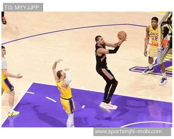 湖人首节失利半场落后绿军三分火力全开里夫斯状态低迷 湖人首节失利半场落后绿军三分火力全开里夫斯状态低迷